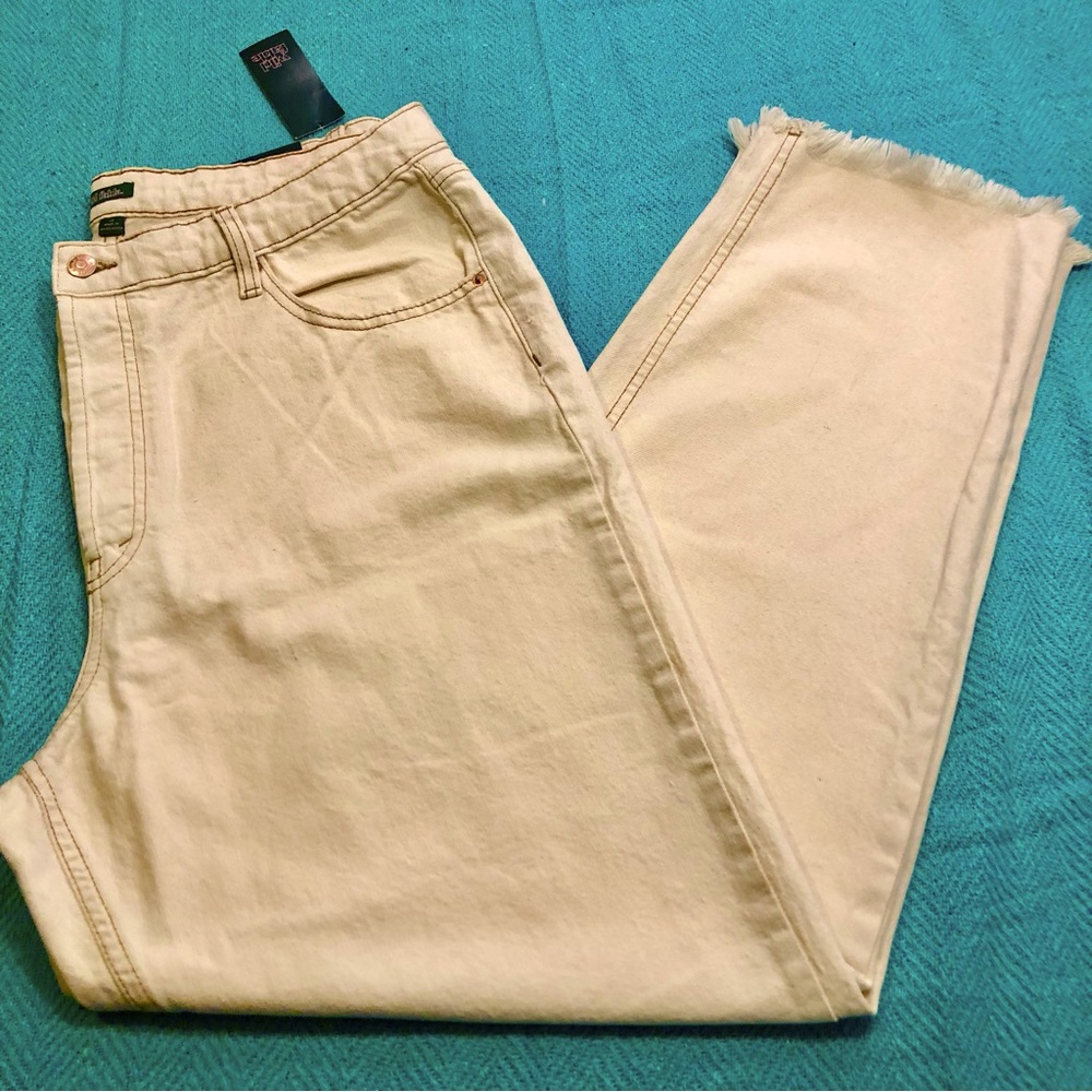 WILD FABLE Oatmeal colored wide straight leg with frayed hem. Size 17 NWT
